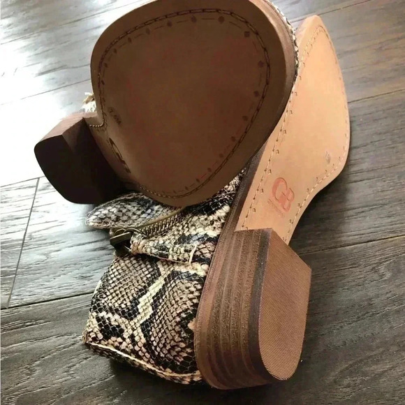 NWOT Gianni Bini Leather snakeskin pattern ankle boot, side zipper - Picture 6 of 11